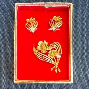 1960’s Lisner Elegant Gold Floral Costume Jewelry Set